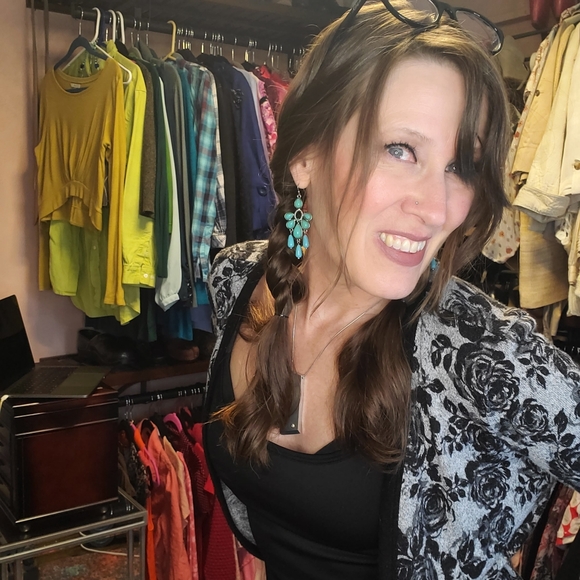 Meet your Posher, Beth - Picture 3 of 5